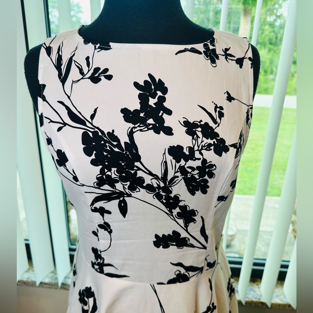 Anni Coco Floral Black and White A-Line Dress Size Medium - Picture 3 of 8